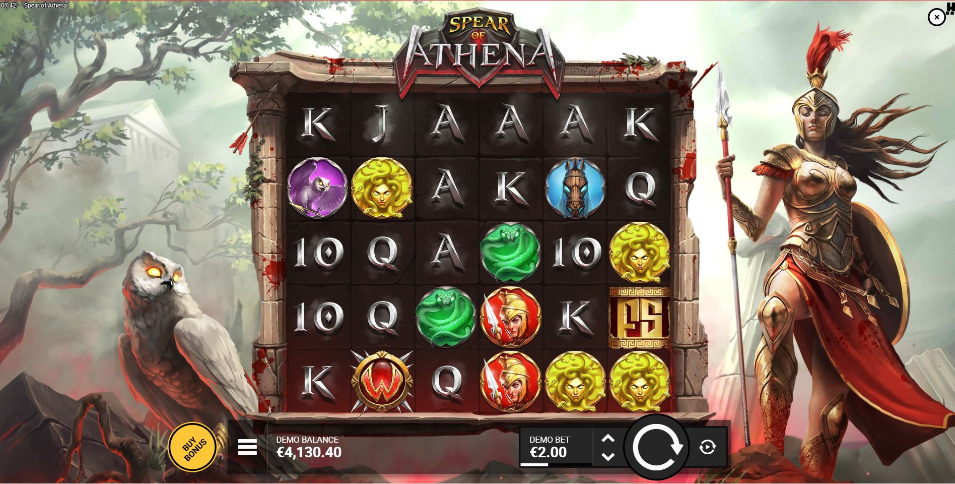 Grille 6x5 de Spear of Athena en jeu de base avec les symboles grecs hauts et les Flaming Frames actifs