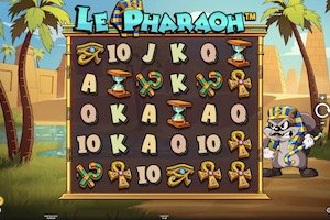 Cover officielle de Le Pharaoh, slot Hacksaw Gaming à thème égyptien avec Smokey le raton laveur déguisé en pharaon