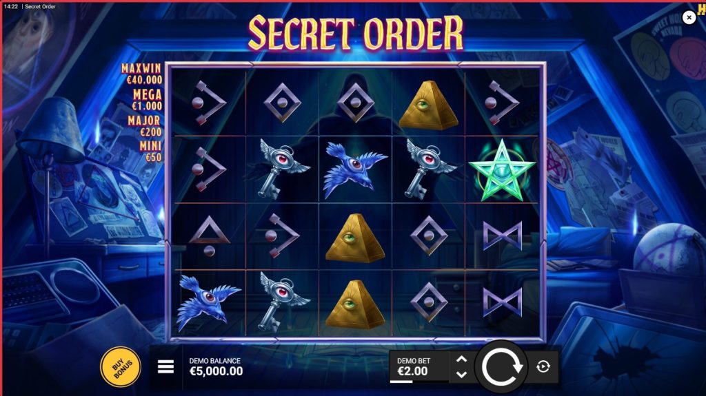Interface de jeu Secret Order avec grille 5x4 et cadres colorés sur fond bleu nuit occulte