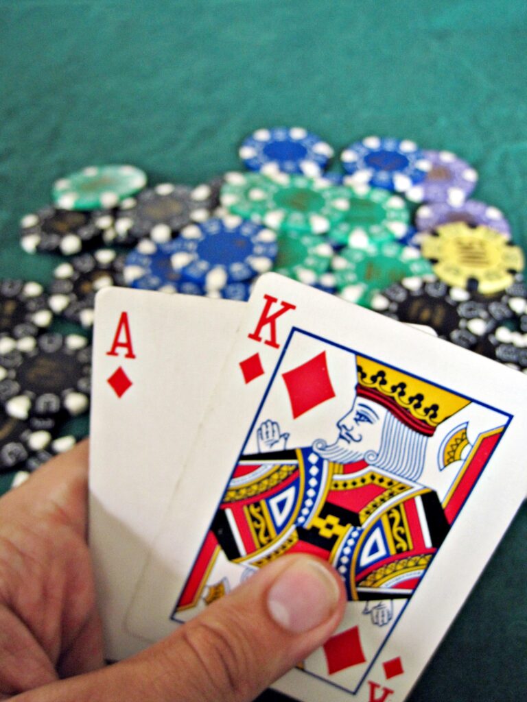 Stratégie blackjack : le tableau complet pour jouer optimal 2026