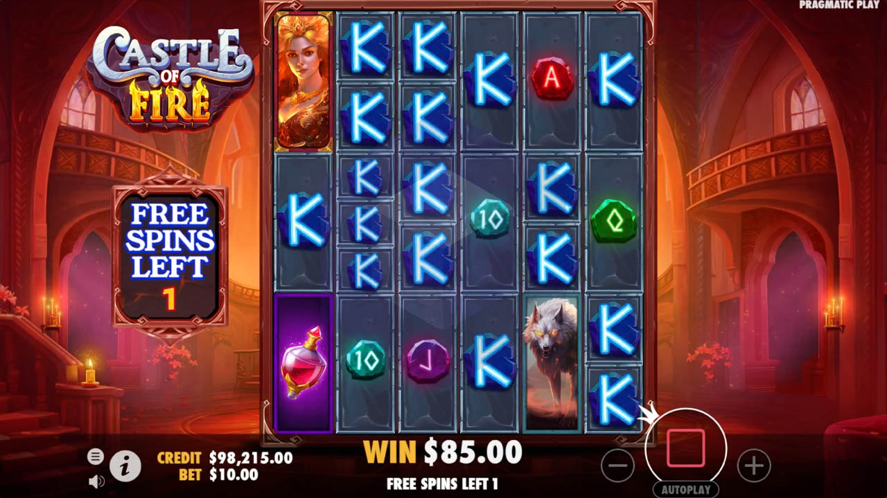 Écran Free Spins de Castle Of Fire avec Mystery Symbols collants accumulés sur plusieurs rangées de la grille