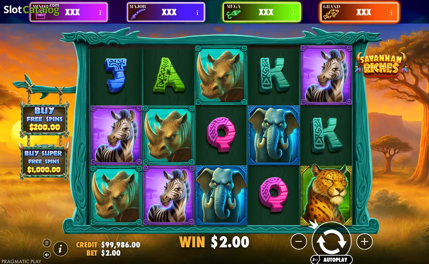 Grille de jeu Savannah Riches avec rhinocéros, éléphant et léopard visibles sur les rouleaux 2 et 3