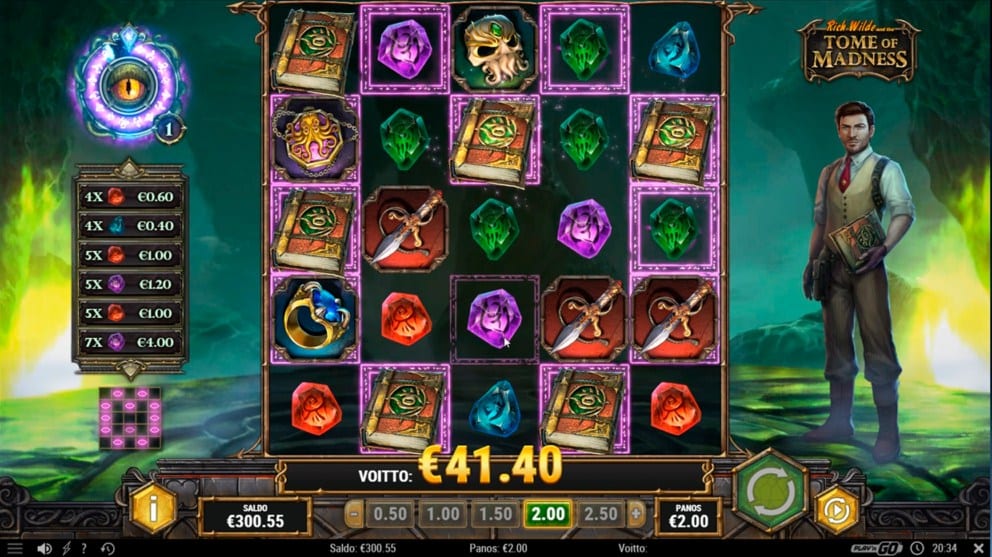 Grille 5x5 de Tome of Madness en pleine cascade avec plusieurs symboles gagnants alignés