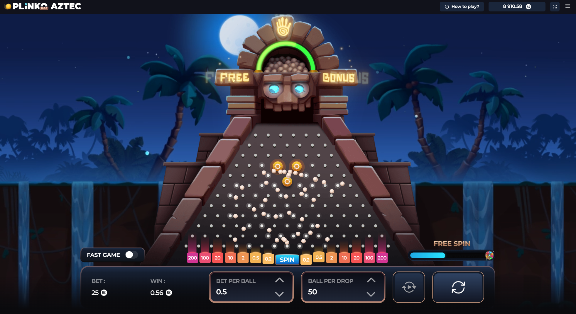 Plateau pyramidal de Plinko Aztec avec un essaim de billes en chute et la jauge Free Bonus activée