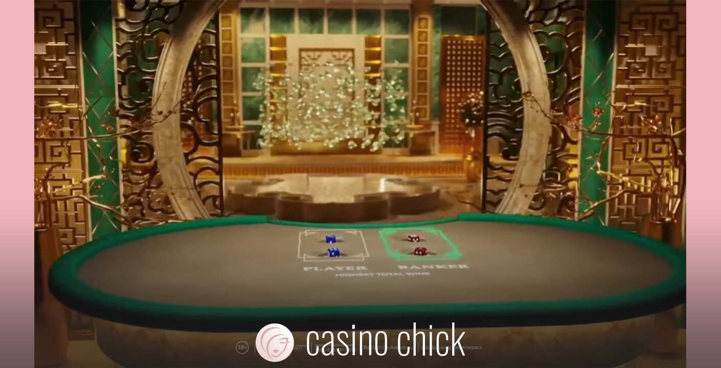 Table Bac Bo Evolution avec les dés Player et Banker posés sur un plateau au décor asiatique doré
