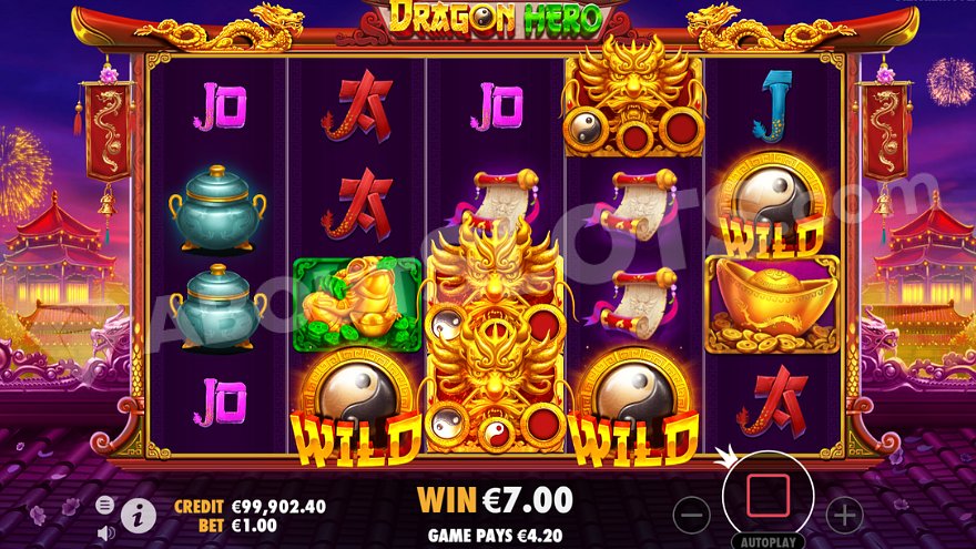 Trois Super Wilds sur Dragon Hero qui projettent des Wilds classiques pendant un tour de free spins