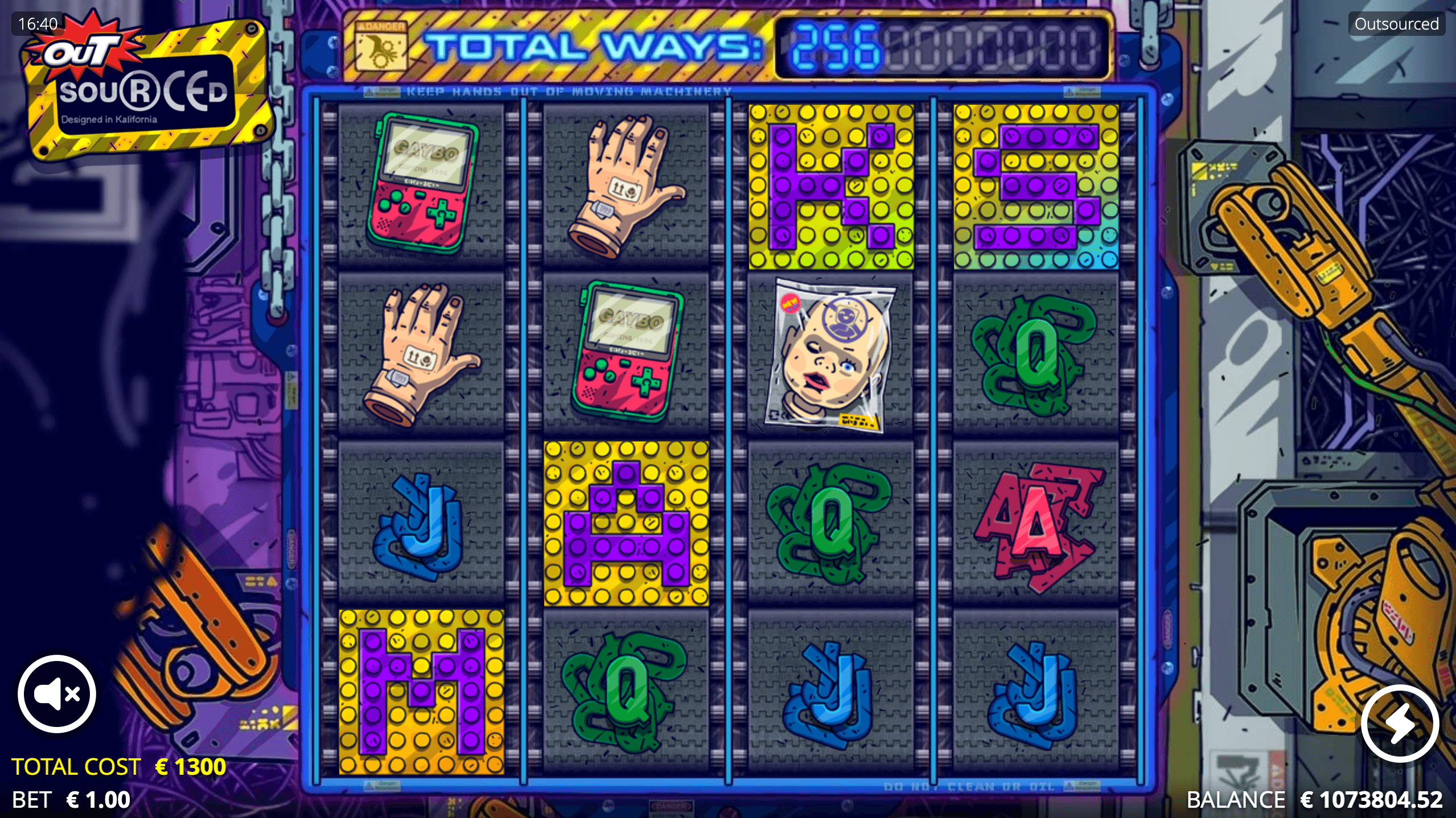 Grille d'Outsourced en pleine tentative de God Mode avec plusieurs lettres du mot MAKS visibles