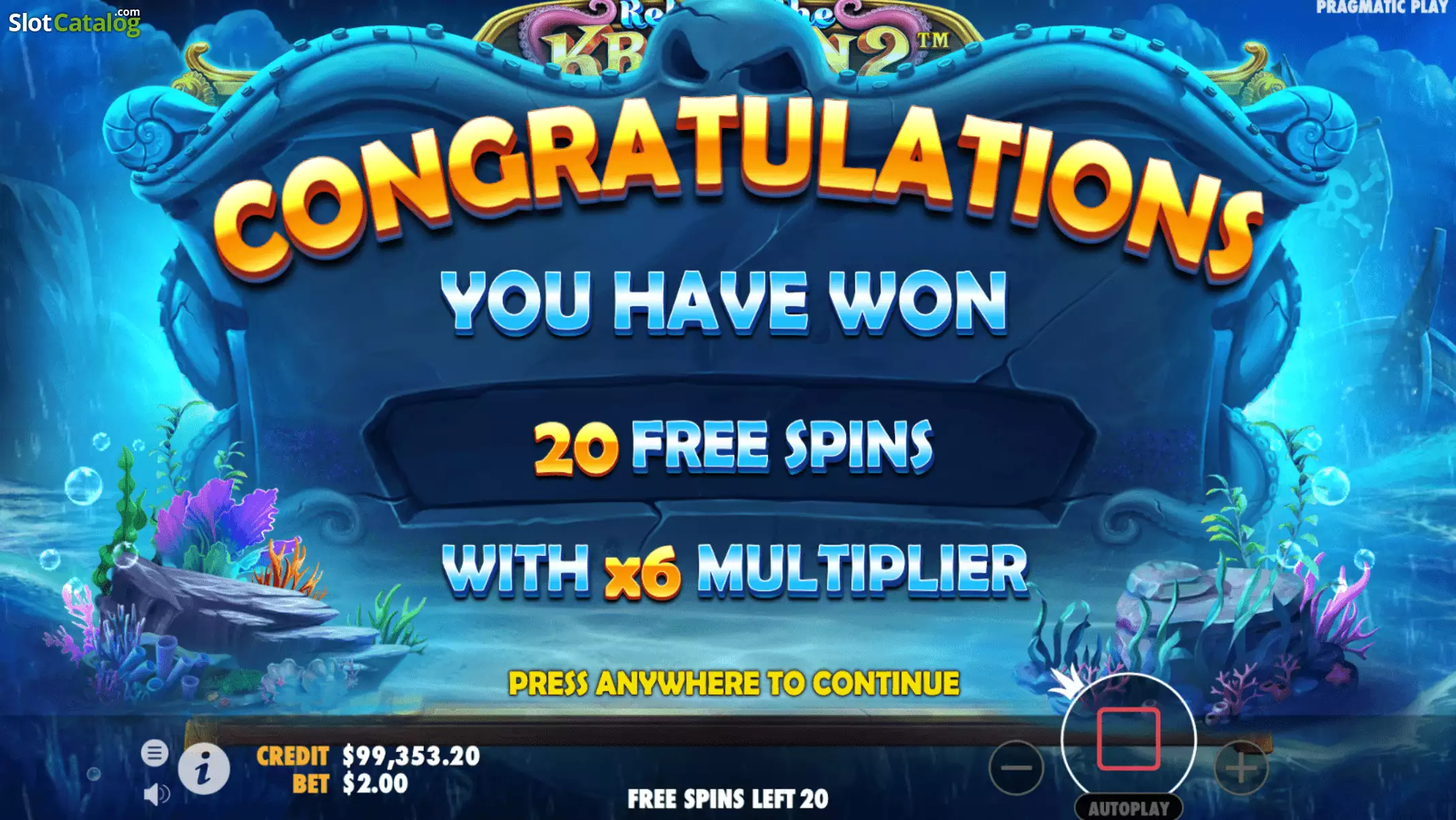 Écran free spins de Release the Kraken 2 avec le Kraken Wild empilé et actif