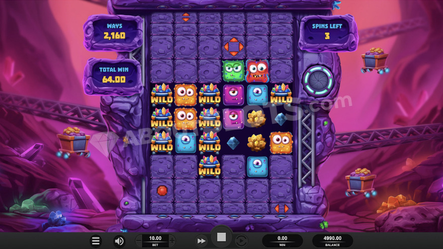 Écran de free spins de Space Miners avec la grille étendue en pleine action de jeu