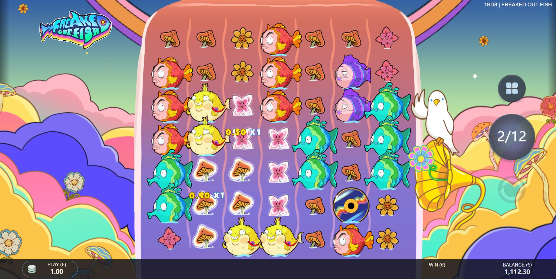 Écran de free spins de Freaked Out Fish avec compteur de tours et multiplicateurs cumulés visibles