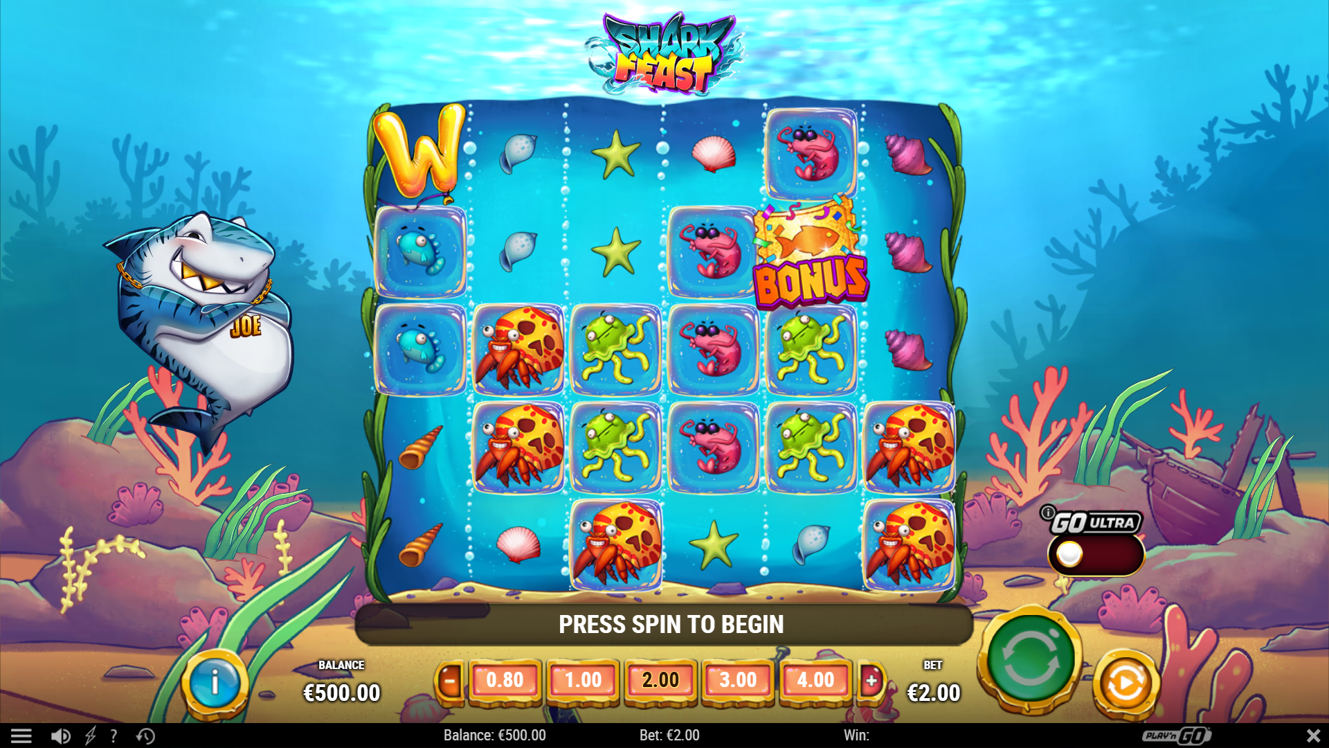 Grille 6x5 de Shark Feast en jeu de base avec Joe le requin et méduses fluo autour de la zone de jeu