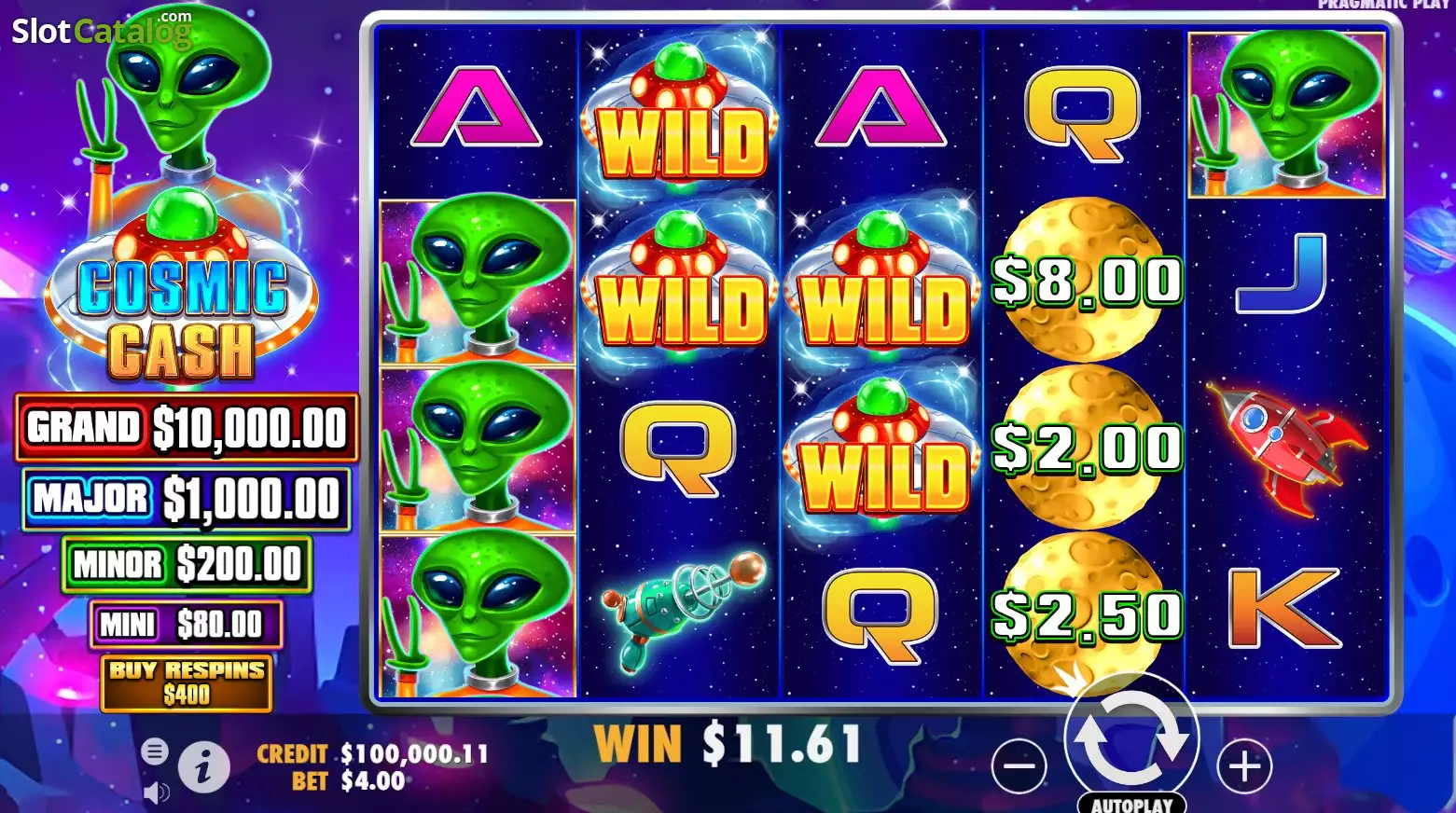 Combinaison gagnante sur Cosmic Cash avec trois Wilds OVNI alignés et un gain affiché à l'écran