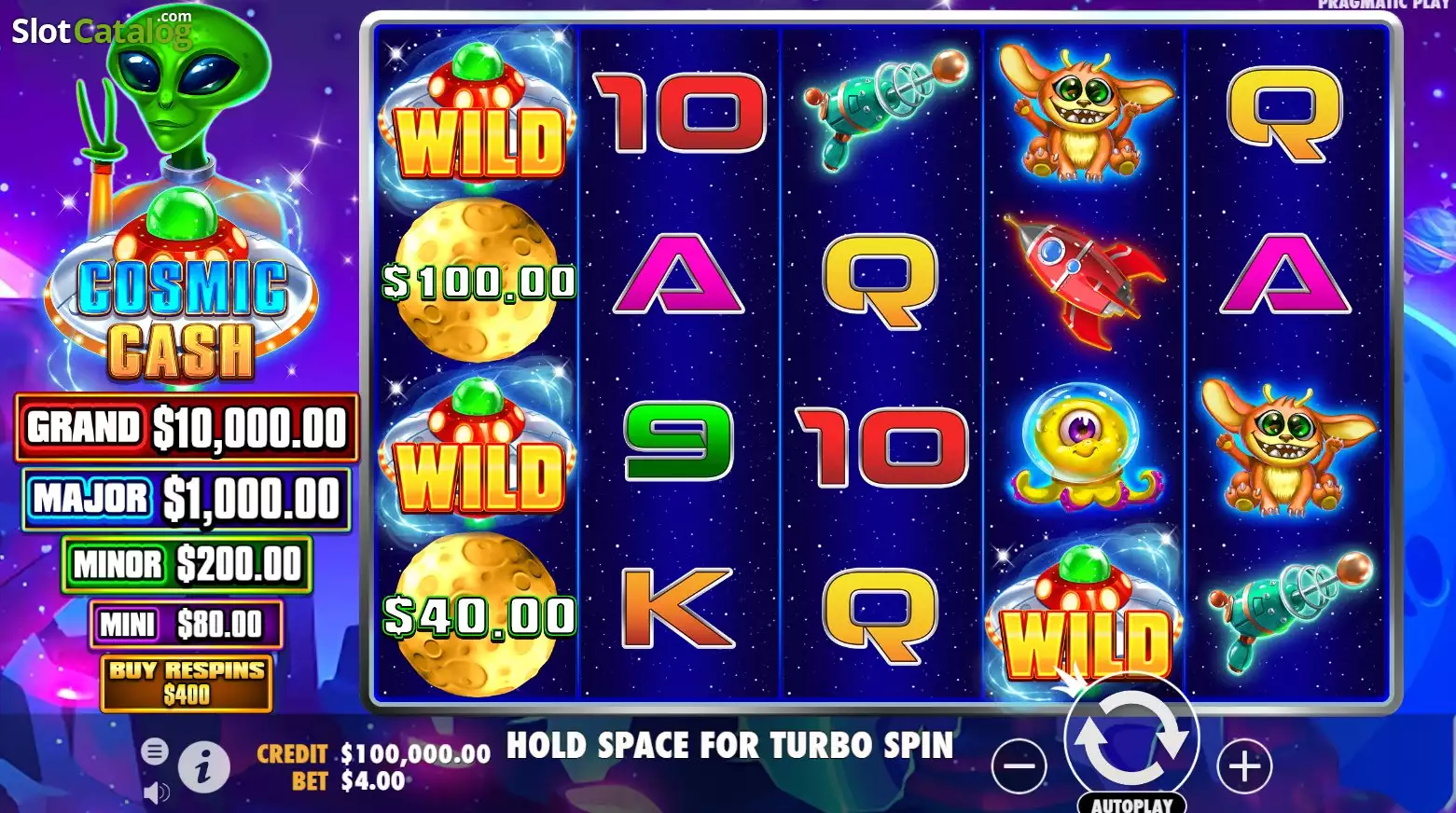 Grille 5x4 de Cosmic Cash avec deux Wilds OVNI et des pièces d'argent en jeu sur les rouleaux