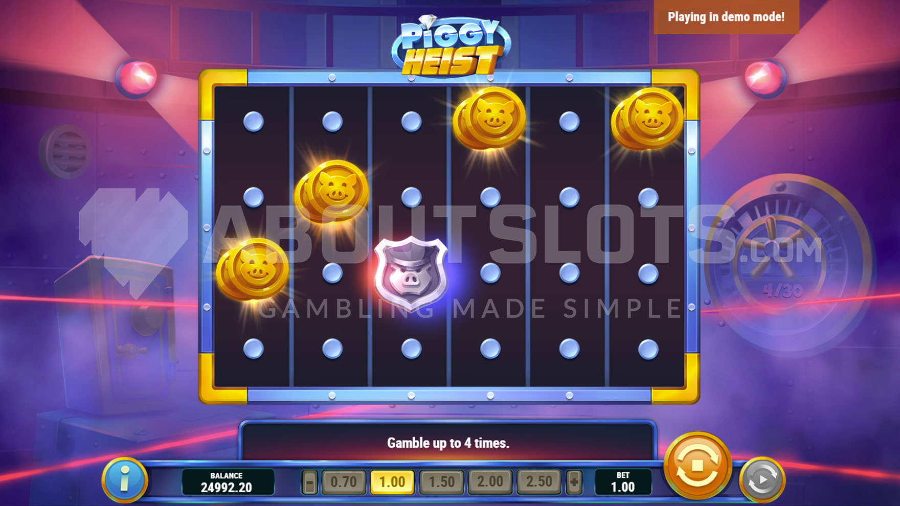 Fonctionnalité Vault Gamble de Piggy Heist, pièces et badges de police sur les rouleaux