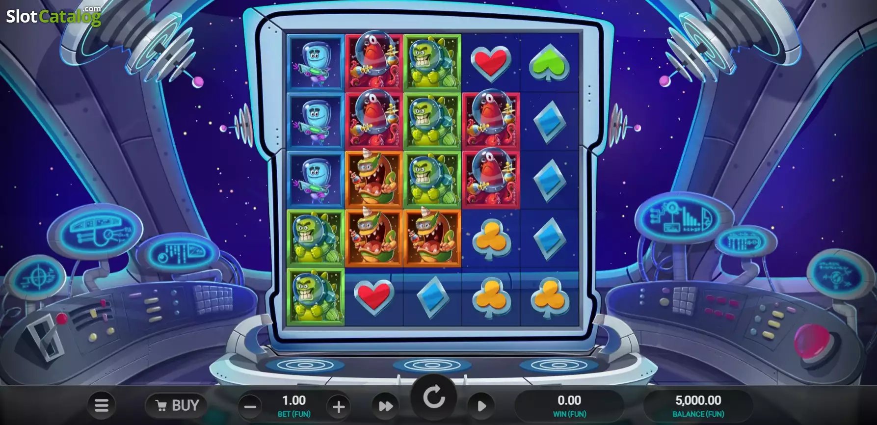 Grille 5x5 de Space Attacks Dream Drop avec symboles aliens colorés dans le cockpit spatial