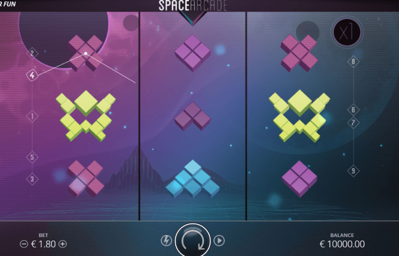 Grille 3x3 de Space Arcade avec cubes colorés et multiplicateur x1 affiché en haut à droite
