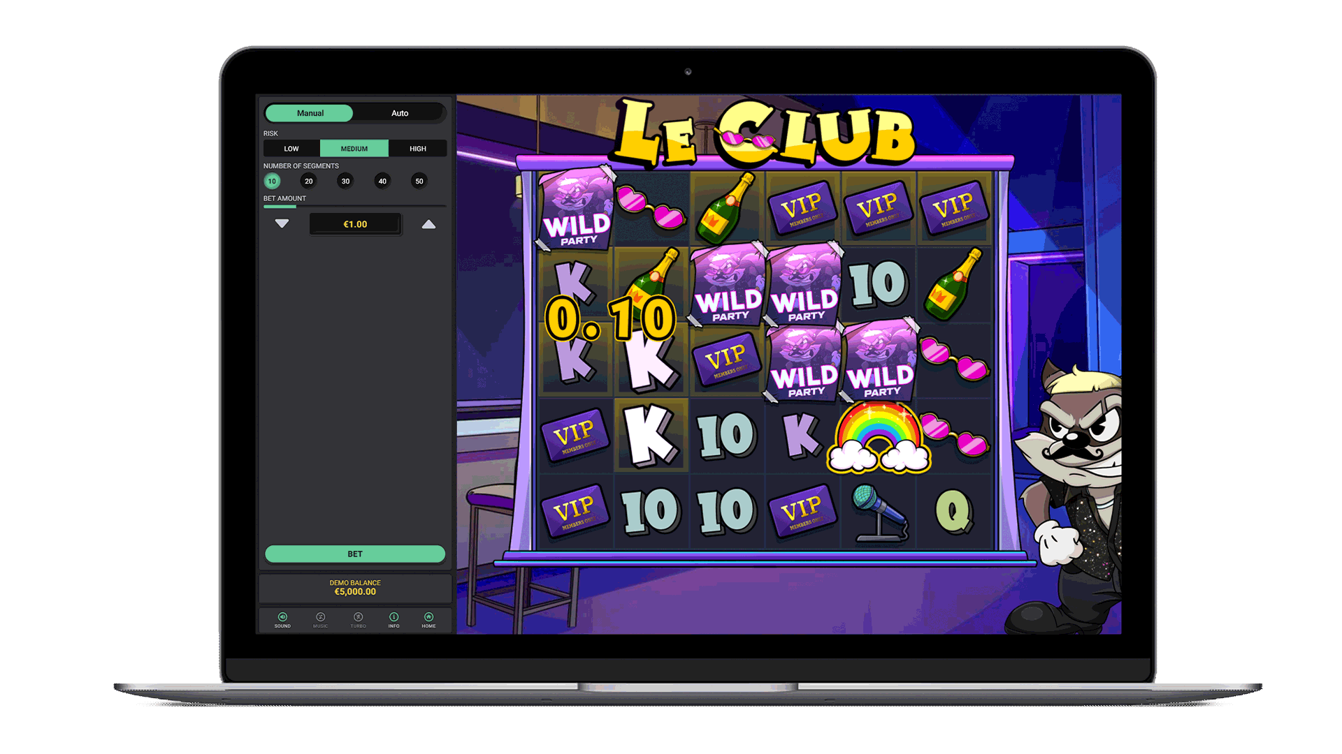 Écran de jeu Le Clubber affiché sur ordinateur, grille 6x5 et symboles clover et pièces visibles
